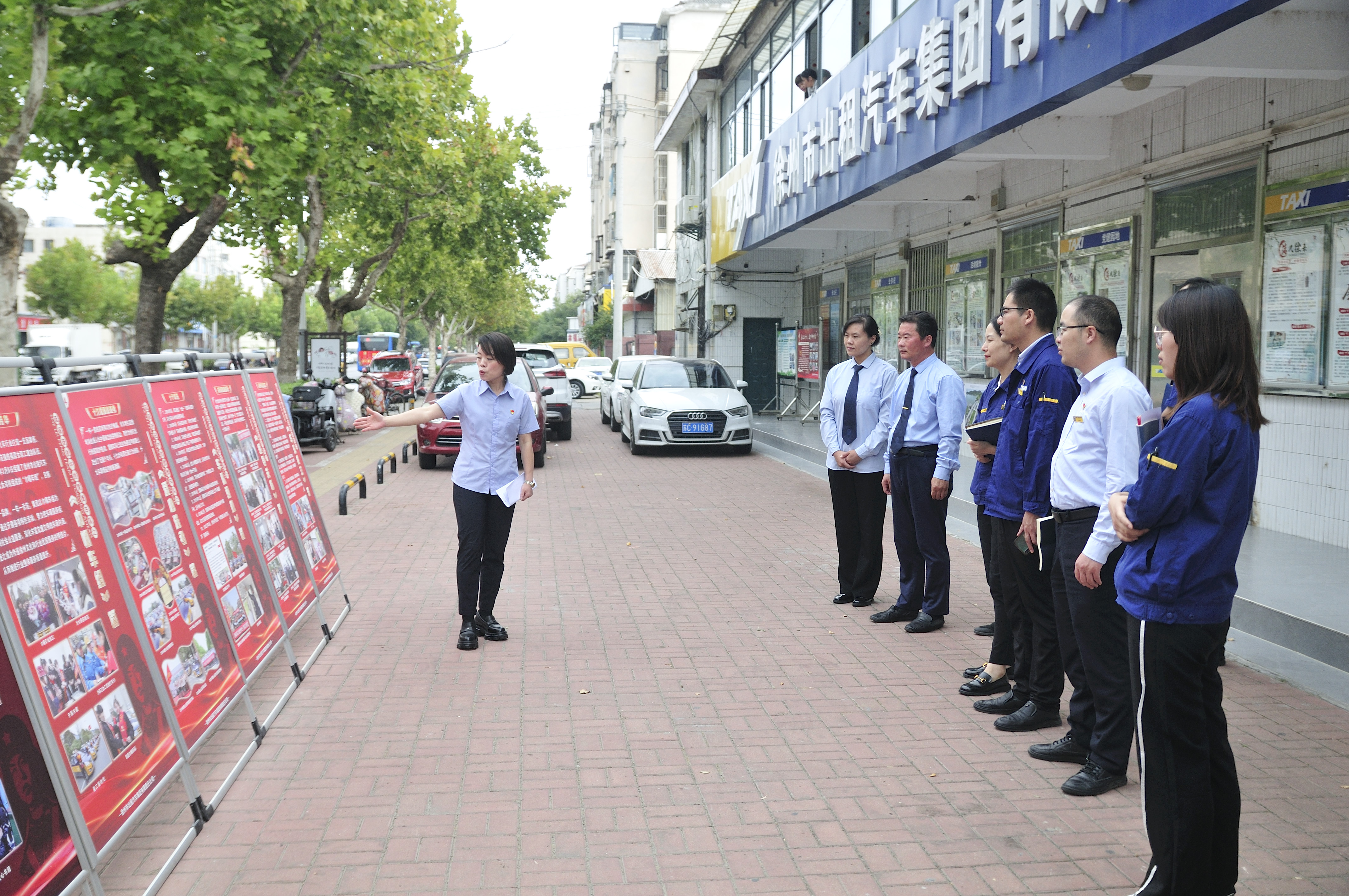 黨建共建聚合力  互助共贏促發(fā)展 ——出租汽車(chē)集團(tuán)與徐工挖掘機(jī)械事業(yè)部開(kāi)展共建