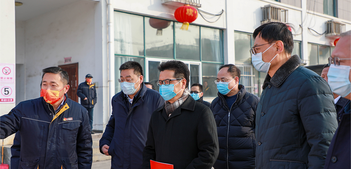 市委副書記、代市長(zhǎng)王劍鋒除夕慰問公交員工